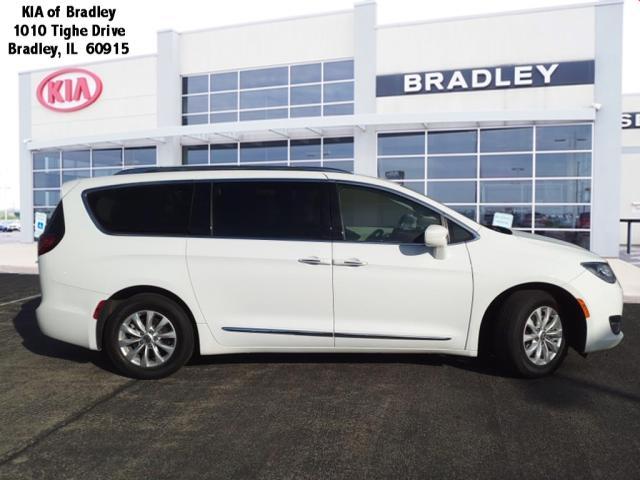 2019 chrysler pacifica touring l