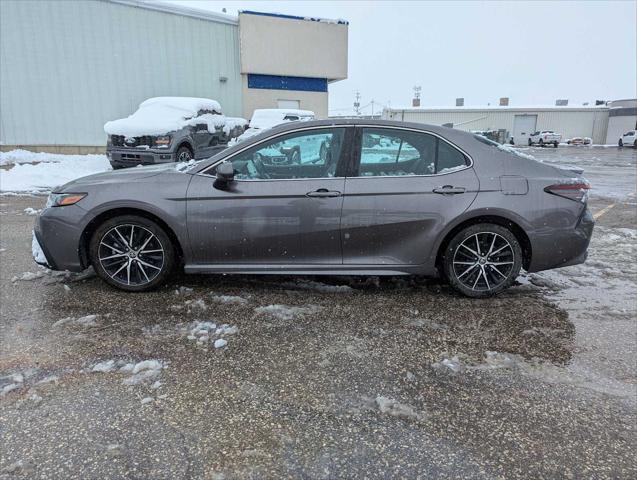 2022 toyota camry se