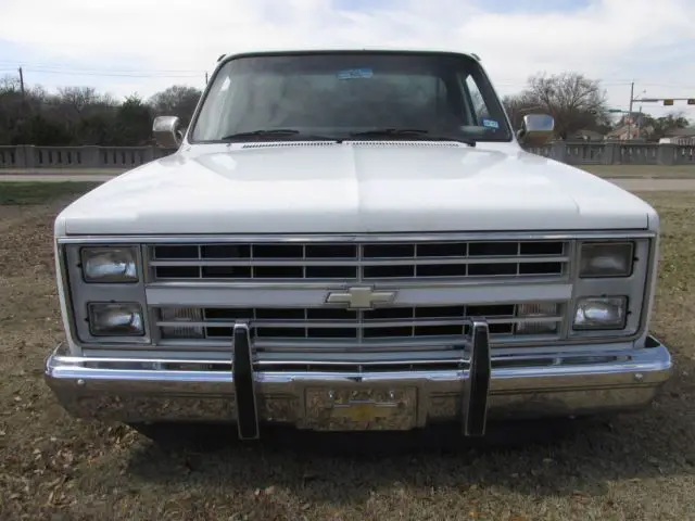1986 chevrolet c-10 mint condition - lowered !