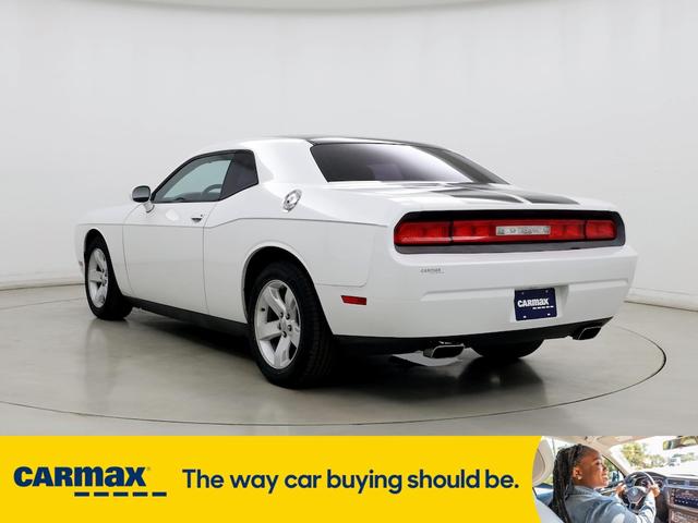 2014 dodge challenger sxt