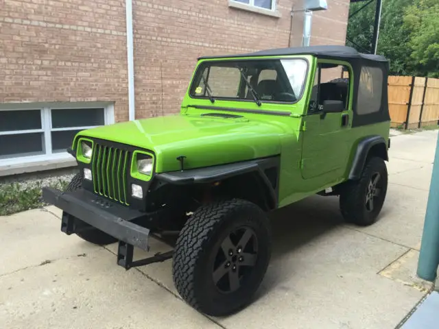 rebuilt! fresh 4.0l straight 6, new clutch, bed liner, tire carrier and more!