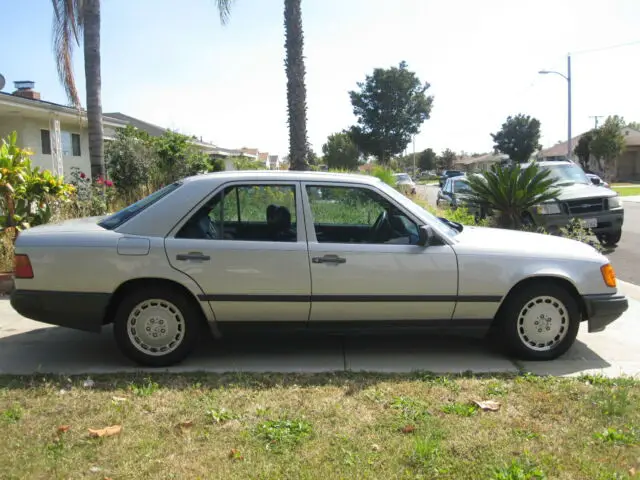 1986 mercedes 300e great car sounds great very clean all original