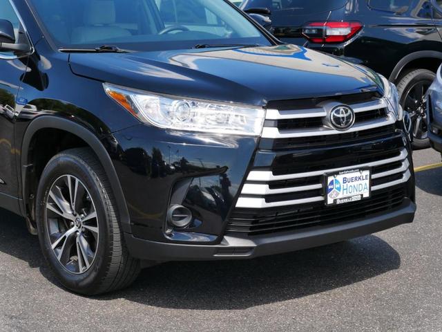 2019 toyota highlander le