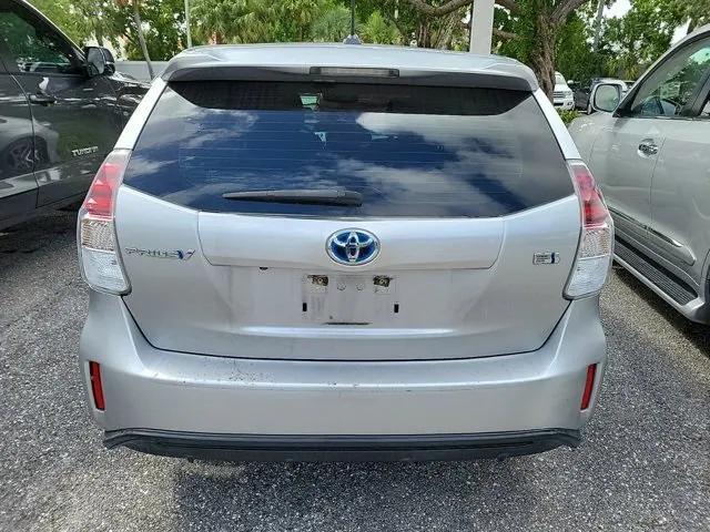 2017 toyota prius v five