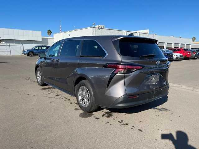 2021 toyota sienna le