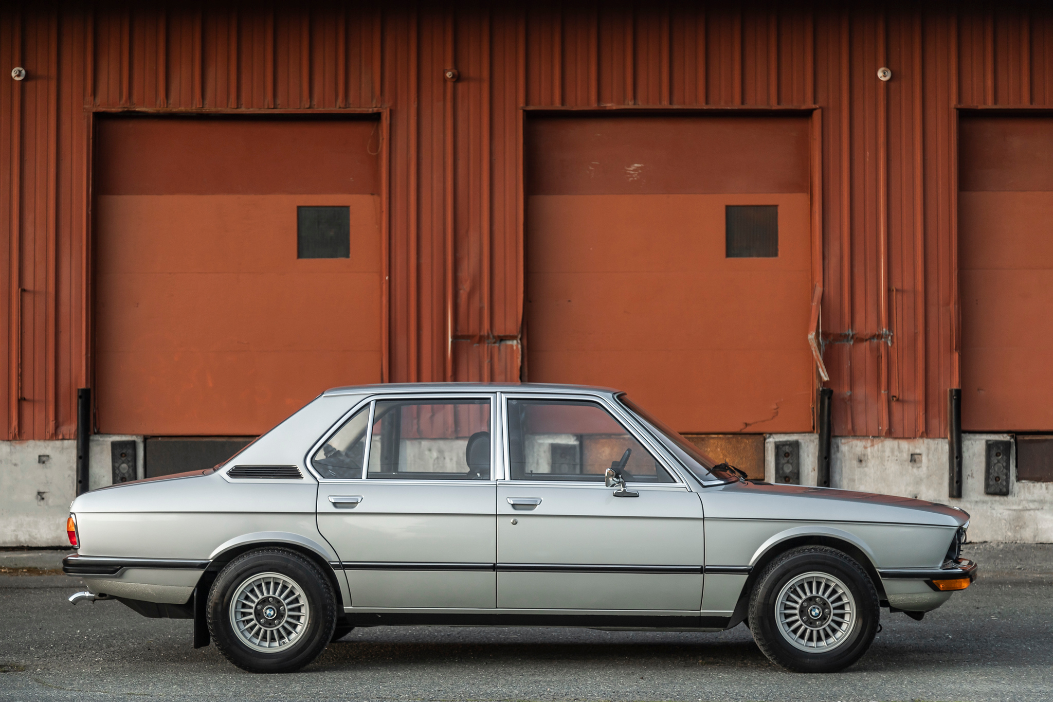 8k-mile euro 1975 bmw 520i 4-speed