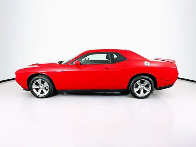 2022 dodge challenger sxt