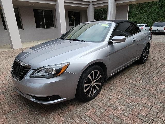 2014 chrysler 200 s