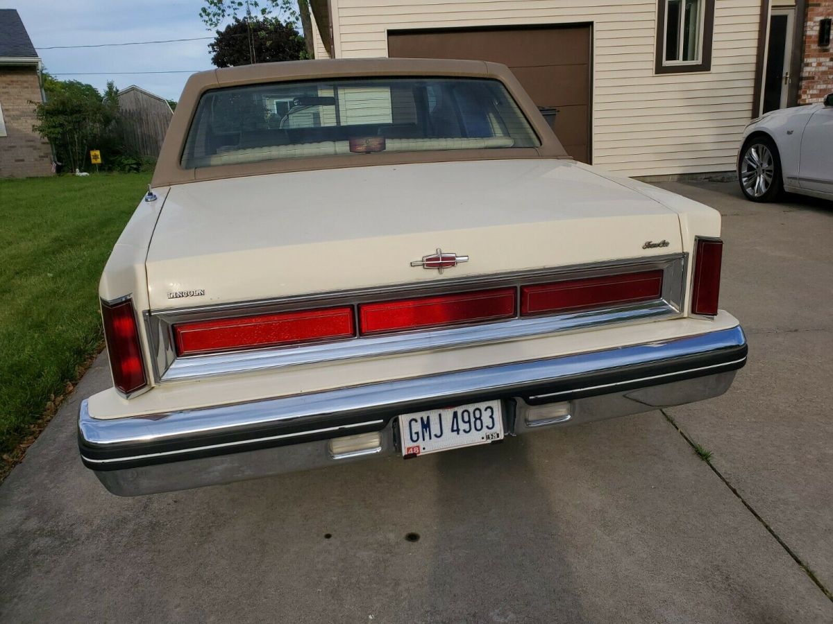 1982 lincoln town car 4 dr. sedan