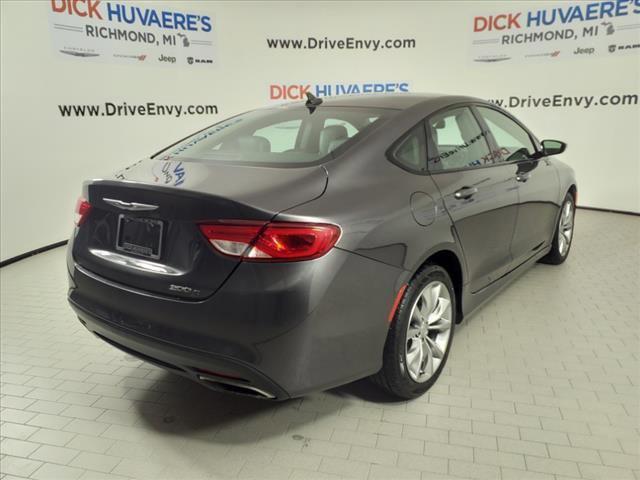 2016 chrysler 200 s
