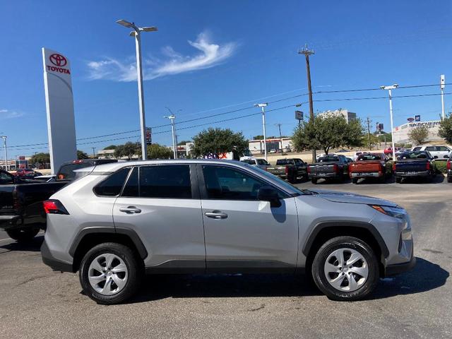 2024 toyota rav4 le