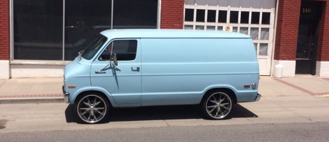 1976 dodge tradesman van b200