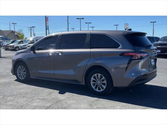 2022 toyota sienna xle 8 passenger