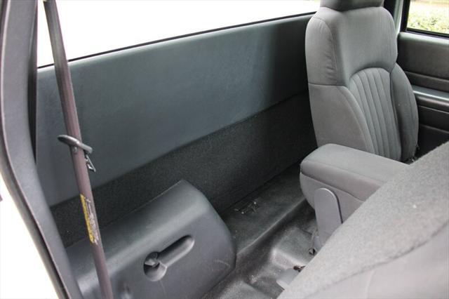 2003 chevrolet s-10 base