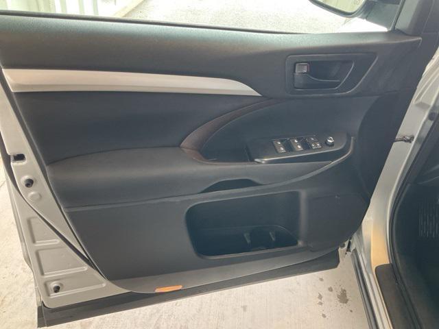 2018 toyota highlander le