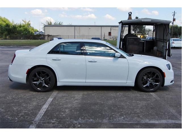 2022 chrysler 300 s