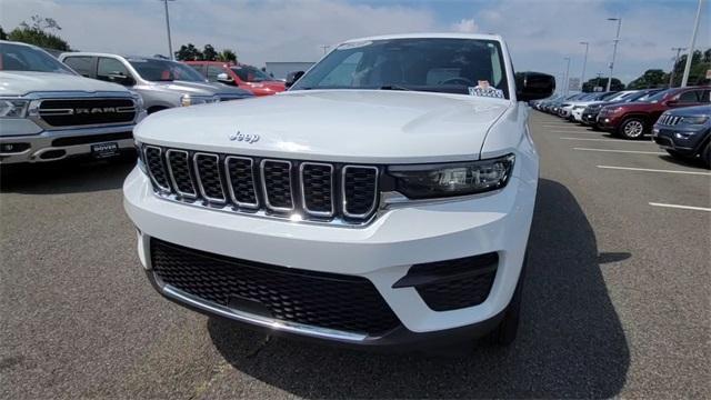 2023 jeep grand cherokee laredo