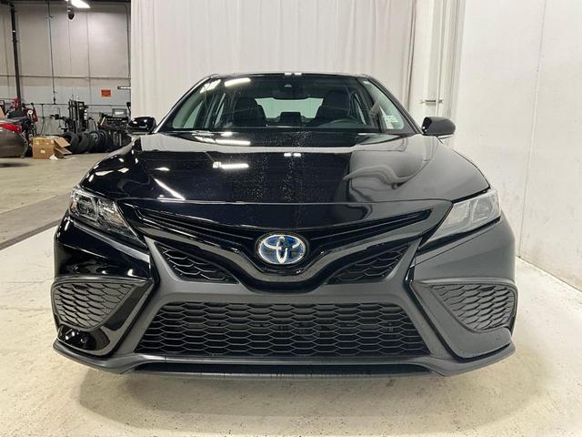 2024 toyota camry hybrid se