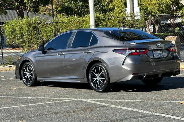 2023 toyota camry se