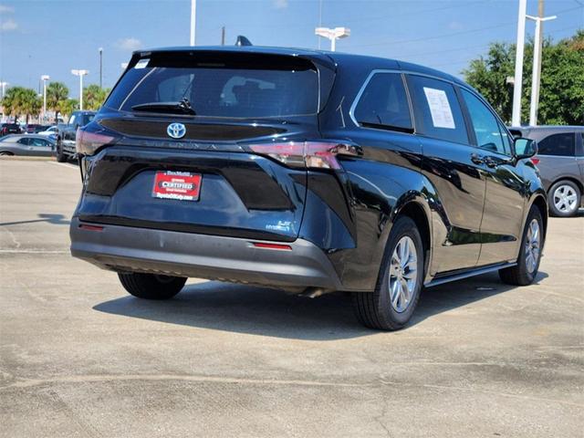 2024 toyota sienna le