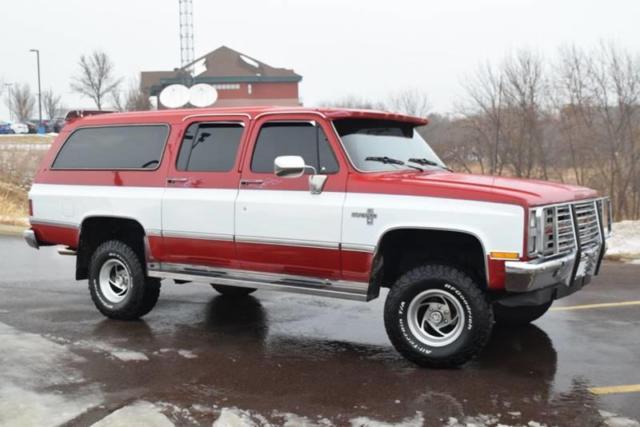 1985 chevrolet suburban k10 4dr 4wd lift kit 350 v8 **2 owner**