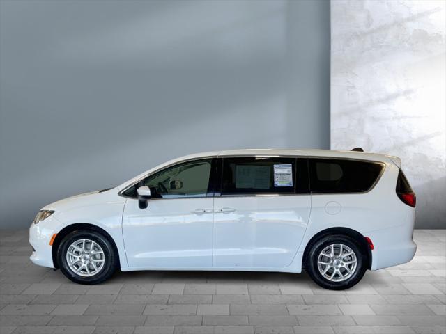 2022 chrysler voyager lx