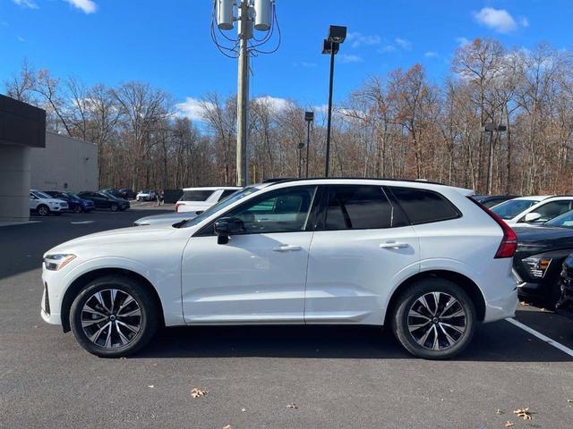 2024 volvo xc60 b5 plus dark theme