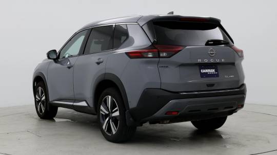 2023 Nissan se