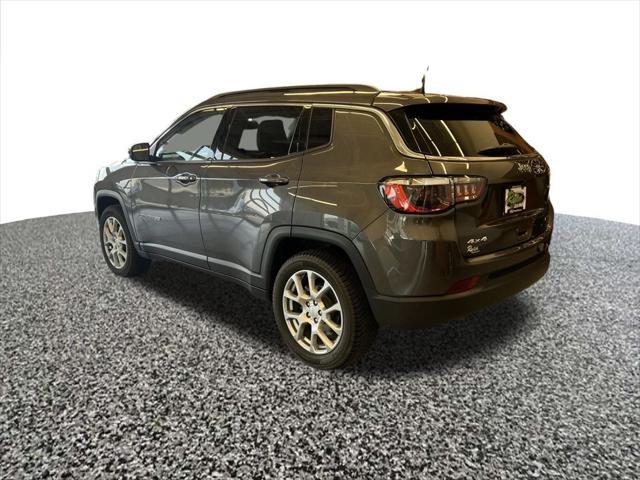 2022 jeep compass latitude lux