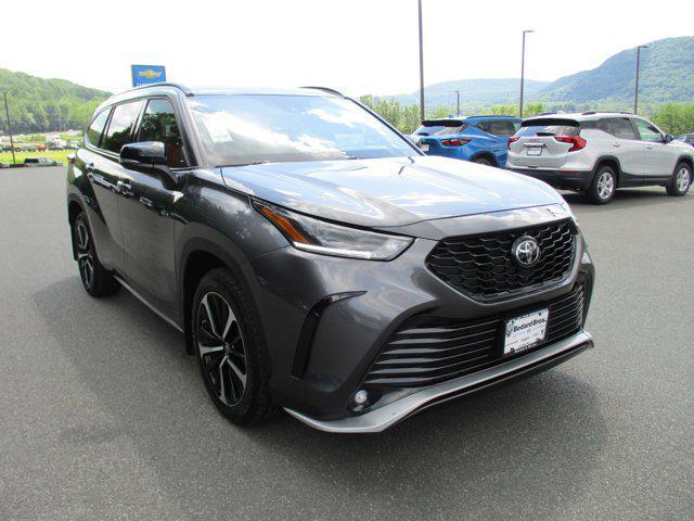 2021 toyota highlander xse