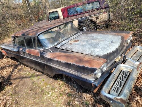 1958 mercury monterey. mostly complete car with 383 marauder engine. rusty under