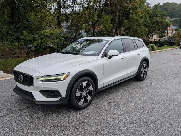 2023 volvo v60 cross country b5 plus