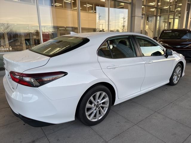 2024 toyota camry le