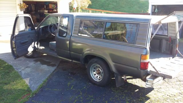 89 toyota pickup xcab, 6 cyl automatic - well maintained