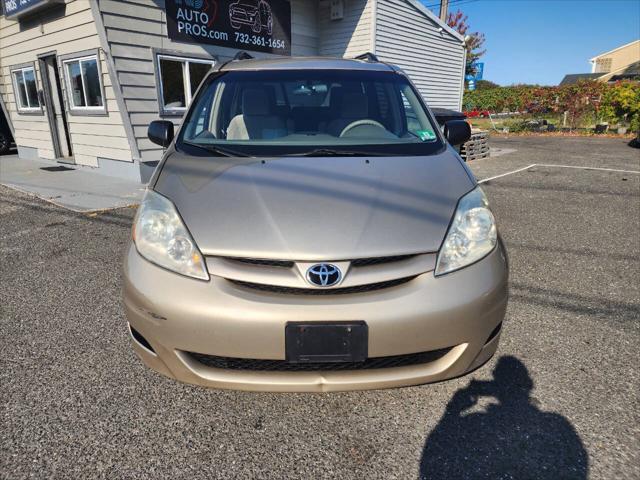 2010 toyota sienna le