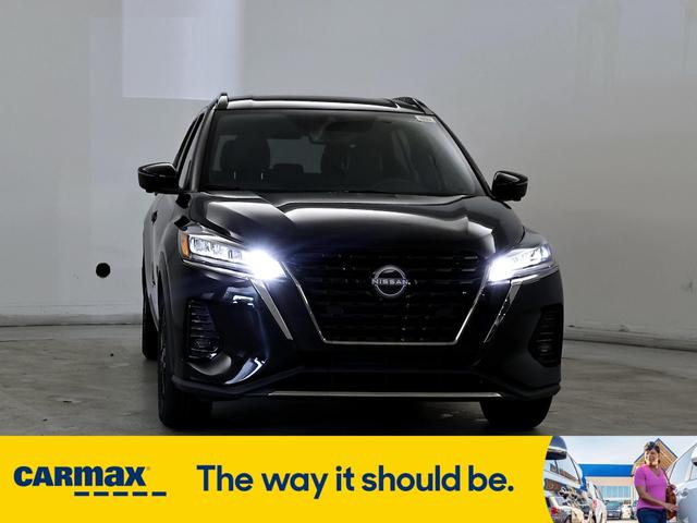 2022 nissan kicks sr