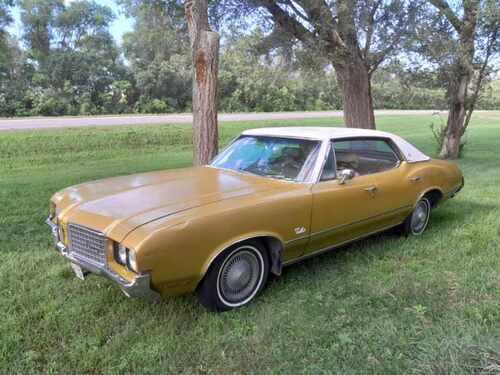 1972 oldsmobile cutlass supreme 4 door
