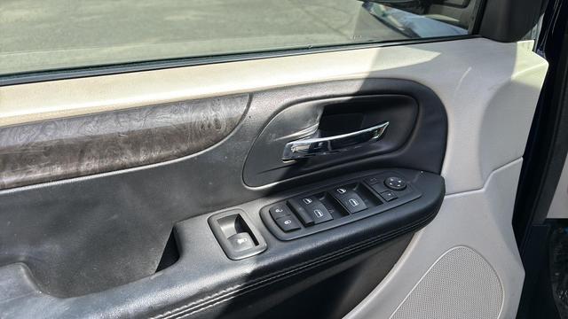 2016 dodge grand caravan avp/se