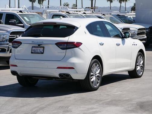 2022 maserati levante