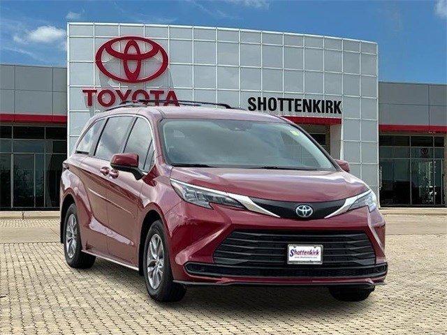 2024 toyota sienna le