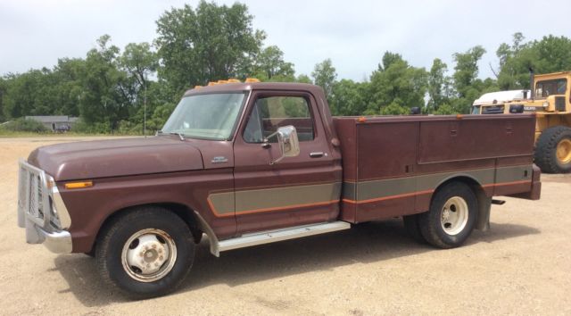 1977 ford f-350 dually with 9' utility box square body