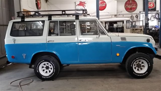 1969 restored fj55 4 dr wgn v8 4 spd ps upgrade paint & interior seats 9 adults