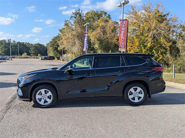 2021 toyota highlander le