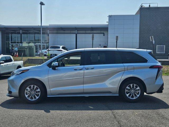 2022 toyota sienna le