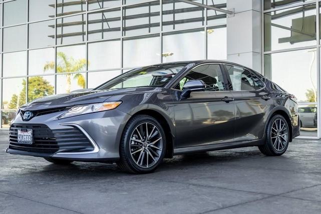 2023 toyota camry hybrid xle