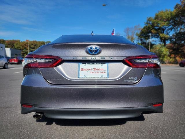 2022 toyota camry hybrid xle