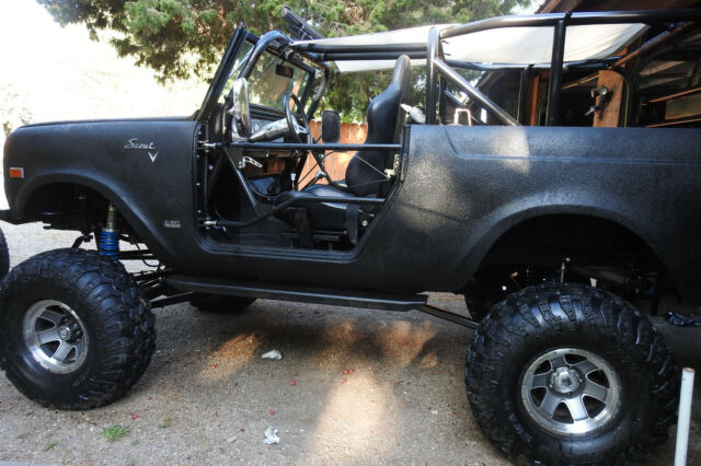 international scout 800a no rust , look through pics at receipts , lots invested