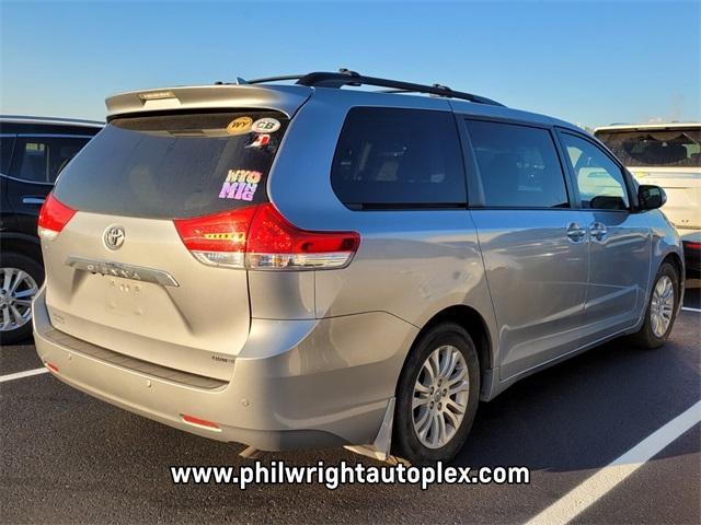 2014 toyota sienna limited
