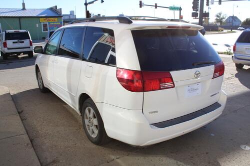 2004 toyota sienna le
