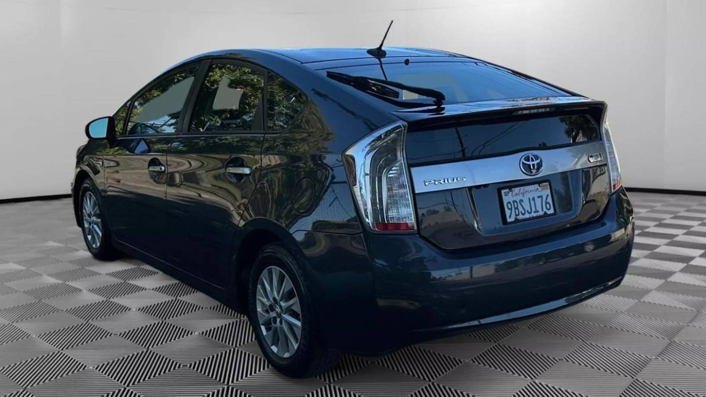 2013 toyota prius plug-in hybrid advanced
